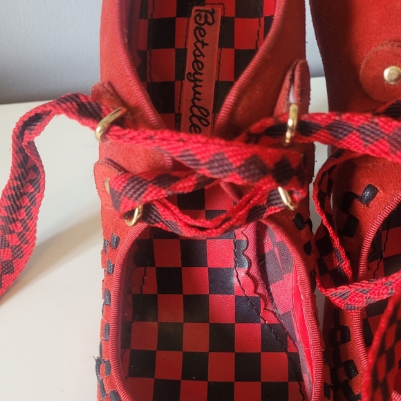 Betsey Johnson Red Suede Heels With Black Piping, VGUC, Size 9 - Picture 5 of 13
